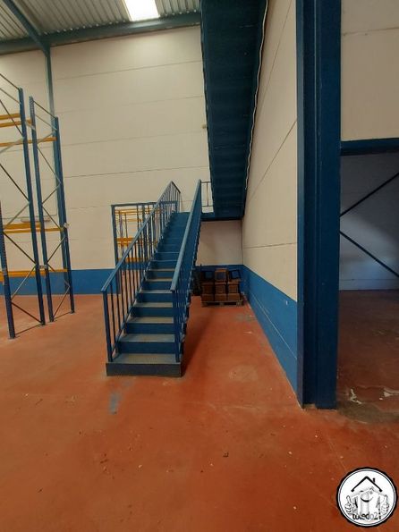 Industrial for sale at Camino Ciempozuelos, Seseña, Toledo, 45224 with wood, flooring, floor, shade, building, stairs, chair, symmetry, handrail and ceiling around