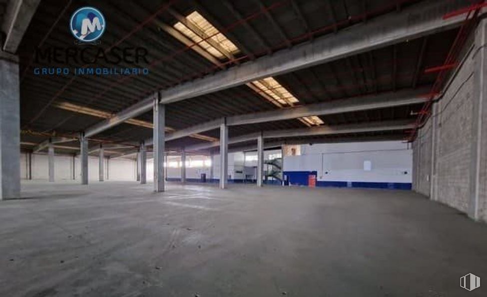 Nave en alquiler y venta en Calle Ramón y Cajal, Daganzo de Arriba, Madrid, 28814 con suelo, hall, suelos, accesorio, edificio, material compuesto, ciudad, hormigón, asfalto y techo alrededor