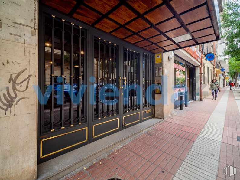 Office for sale at Zona Fuente del Berro, Salamanca, Madrid, 28028 with plant, tree, wood, facade, city, leisure, sidewalk, art, brick and urban design around