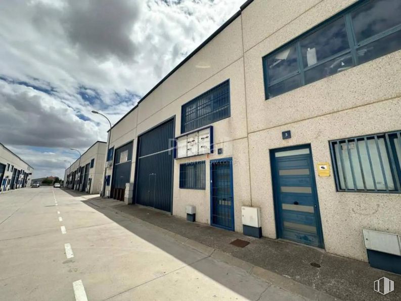 Industrial for sale at Polígono industrial El Viso de San Juan, El Viso de San Juan, Toledo, 45215 with window, door, building, house, cloud, sky, architecture, asphalt, facade and city around