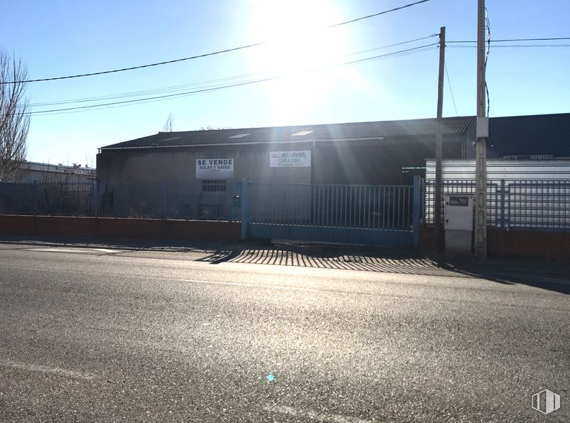 Industrial for sale & for rent at Calle Río Jarama, 110, Toledo, 45006 with building, sky, cloud, road surface, electricity, overhead power line, asphalt, morning, residential area and real estate around