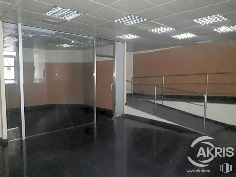 Local en venta en Avenida Fuenlabrada, Leganés, Madrid, 28912 con lámpara, alumbrado, accesorio, interiorismo, hall, suelo, edificio, suelos, propiedad material y vidrio alrededor