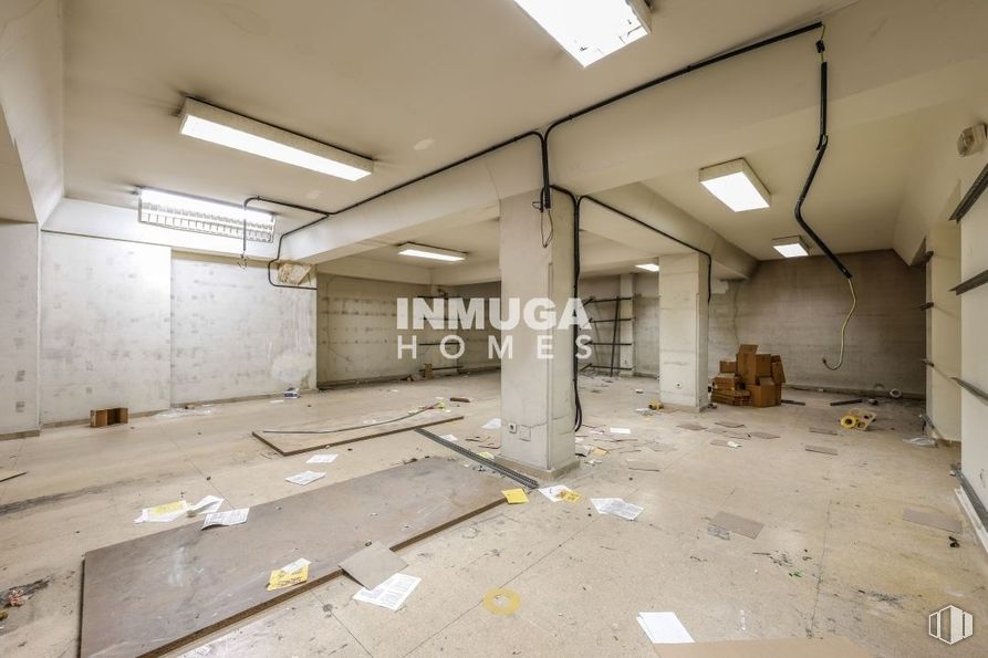 Local en venta en Calle Murcia, Arganzuela, Madrid, 28045 con alumbrado, lámpara, suelo, suelos, techo, material compuesto, hormigón, material de construcción, hall y sótano alrededor