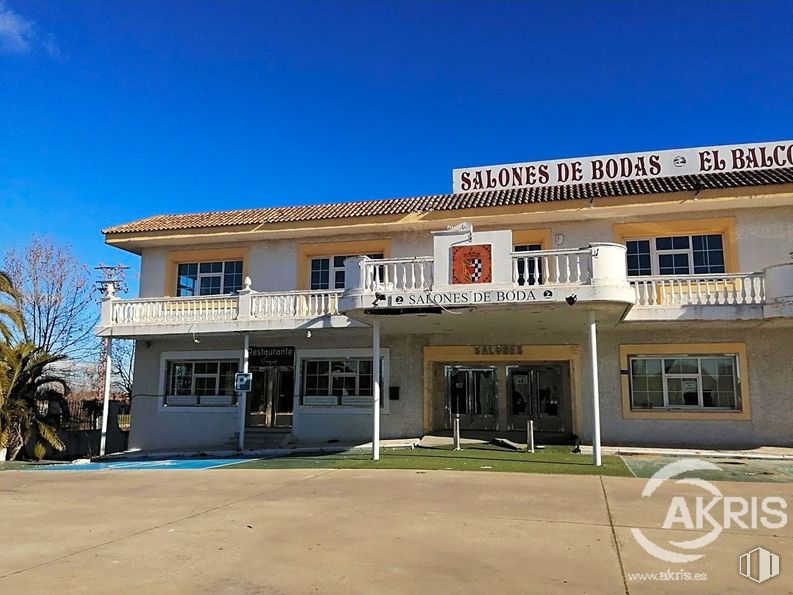 Retail for sale at Avenida de Europa, Griñón, Madrid, 28971 with window, sky, door, building, tree, residential area, facade, real estate, commercial building and cloud around