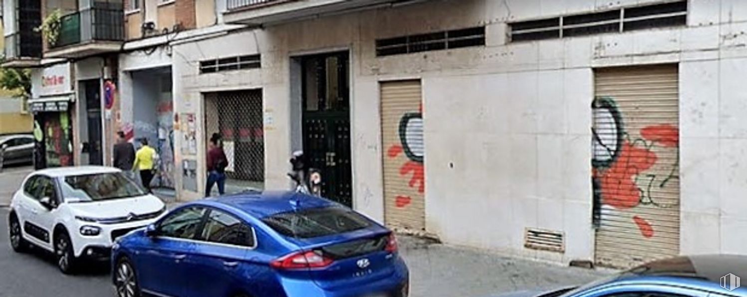 Local en alquiler en Calle Castro de Oro, Carabanchel, Madrid, 28019 con coche, edificio, rueda, luz de estacionamiento automotriz, vehículo terrestre, vehículo, luz trasera y de freno automotriz, iluminación automotriz, placa de matrícula del vehículo y accesorio alrededor