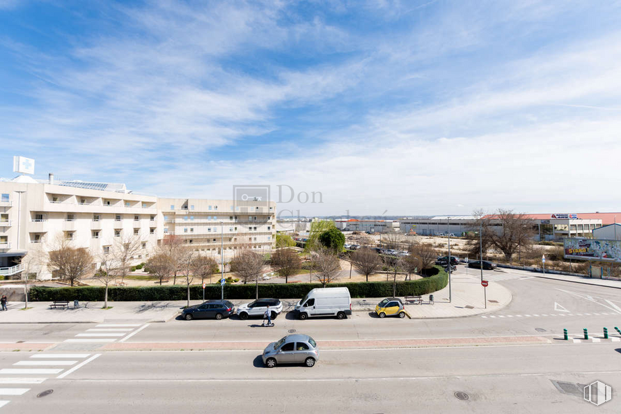 Oficina en venta en Avenida San Pablo, Coslada, Madrid, 28820 con coche, edificio, nube, cielo, rueda, vehículo, neumático, planta, diseño urbano y árbol alrededor