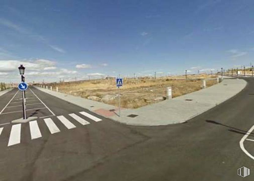 Land for sale at Calle Chipre 36 , Ávila,, Ávila, 05004 with sky, cloud, road surface, asphalt, thoroughfare, tar, runway, road, horizon and landscape around