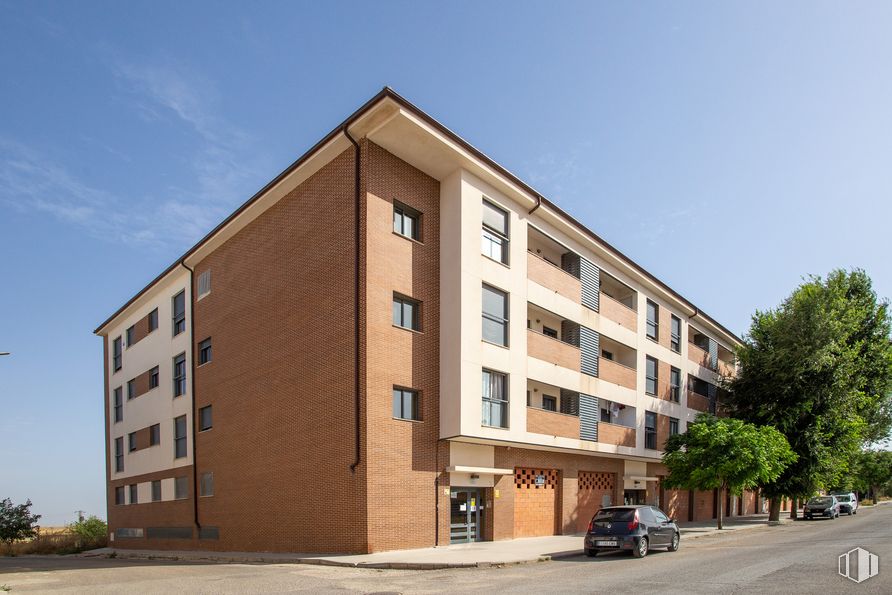 Retail for sale at Calle Cardenal Reig, Ocaña, Toledo, 45300 with building, car, sky, property, window, plant, tree, urban design, condominium and neighbourhood around