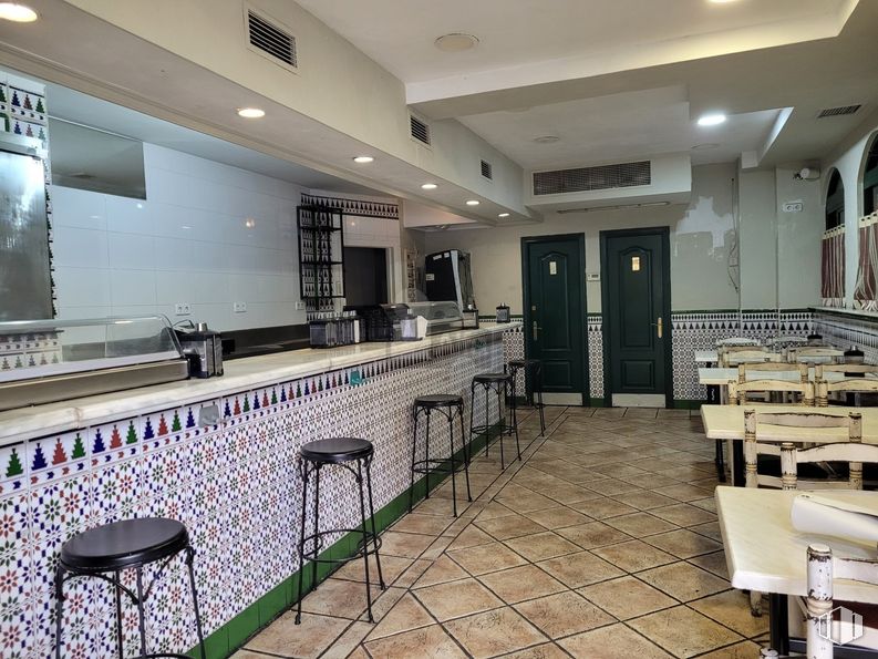 Retail for rent at Calle Ramón Gómez de la Serna, Fuencarral - El Pardo, Madrid, 28035 with stool, door, furniture, property, table, interior design, architecture, countertop, floor and flooring around