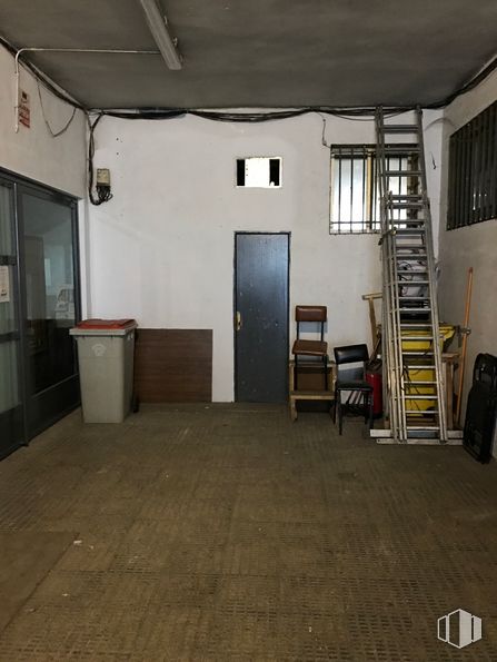 Local en alquiler en Avenida Padre Piquer, 29, La Latina, Madrid, 28024 con ventana, silla, contenedor de basura, edificio, madera, suelos, suelo, casa, accesorio y madera dura alrededor