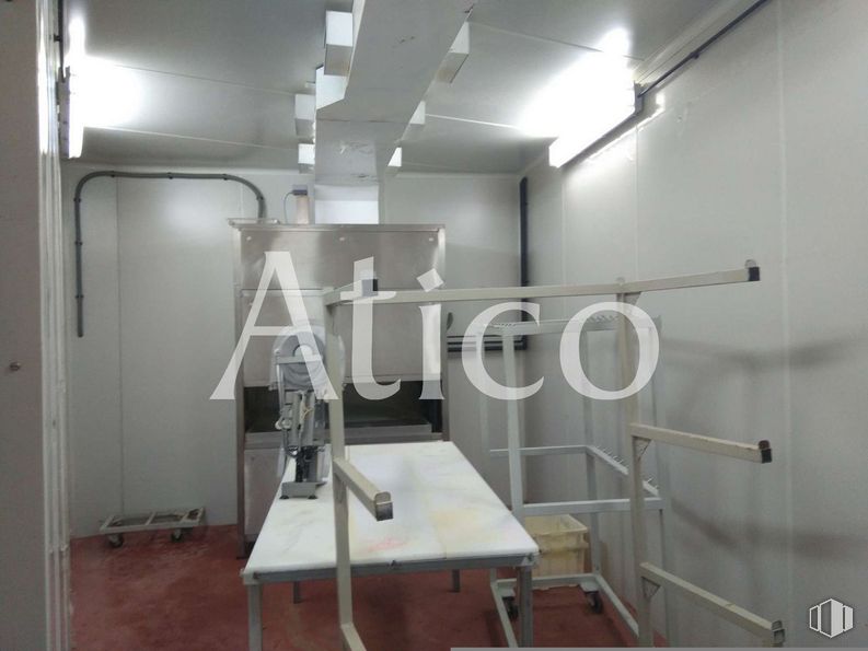 Local en alquiler en Zona Camino Viejo, La Lastrilla, Segovia, 40196 con suelos, suelo, techo, máquina, vidrio, transparencia, aluminio, tubo, acero y lámpara alrededor