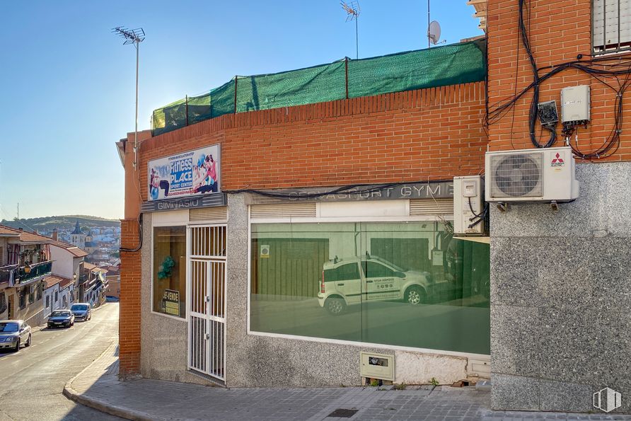 Local en alquiler y venta en Calle Siete Vientos, 41, Arganda del Rey, Madrid, 28500 con coche, edificio, cielo, propiedad, ventana, vehículo, vehículo motorizado, neumático, puerta y rueda alrededor