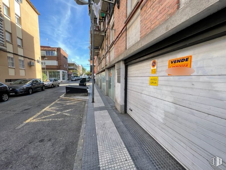 Local en venta en Calle Hernán Cortés, 12, Majadahonda, Madrid, 28220 con edificio, coche, neumático, ventana, rueda, superficie de la carretera, infraestructura, cielo, luz de la calle y asfalto alrededor