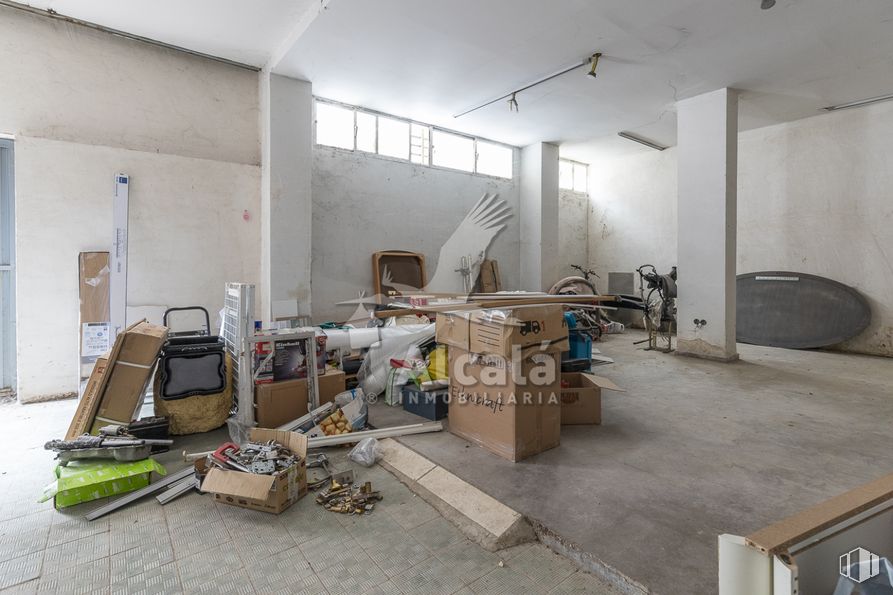 Retail for sale at Calle Gil de Andrade, Alcalá de Henares, Madrid, 28804 with property, wood, interior design, architecture, flooring, floor, gas, machine, ceiling and room around