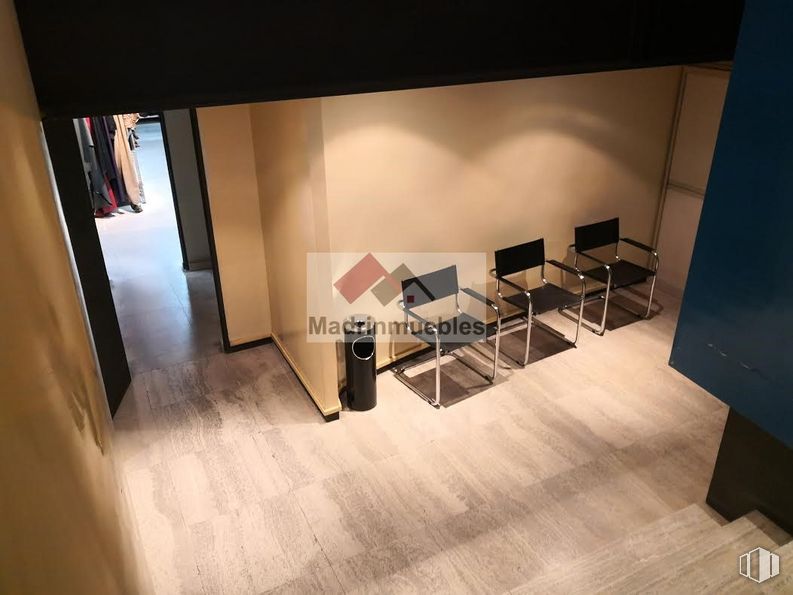 Local en venta en Calle de la Luna, 8, Centro, Madrid, 28004 con silla, mueble, edificio, madera, diseño de interiores, pavimentos, piso, arte, mesa y pasillo alrededor