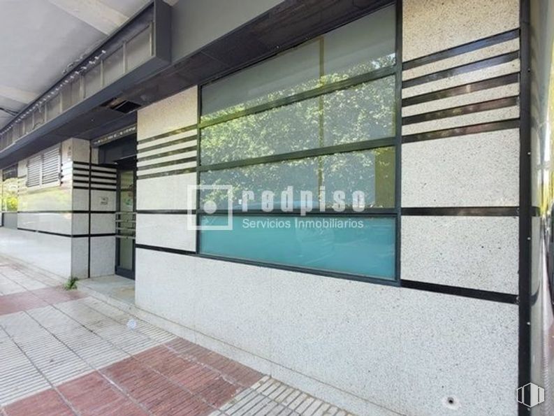 Local en alquiler en Calle Porto Lagos, Alcorcón, Madrid, 28924 con ventana, sombra, interiorismo, edificio, suelo, suelos, fachada, inmobiliario, vidrio y edificio comercial alrededor