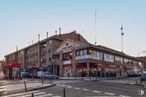 Retail for sale & for rent at Avenida Francisco Javier Sauquillo, 29, Fuenlabrada, Madrid, 28944 with car, building, sky, wheel, street light, window, road surface, vehicle, thoroughfare and residential area around