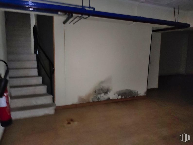 Retail for sale at Calle Arroyo Fontarrón, Moratalaz, Madrid, 28030 with packaged goods, wood, flooring, floor, gas, hardwood, ceiling, room, shade and concrete around