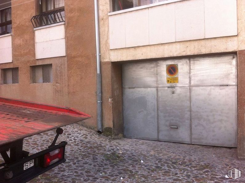 Retail for sale at Zona Ávila Sur, Ávila, 05003 with window, door, building, wood, road surface, line, wall, asphalt, facade and tints and shades around