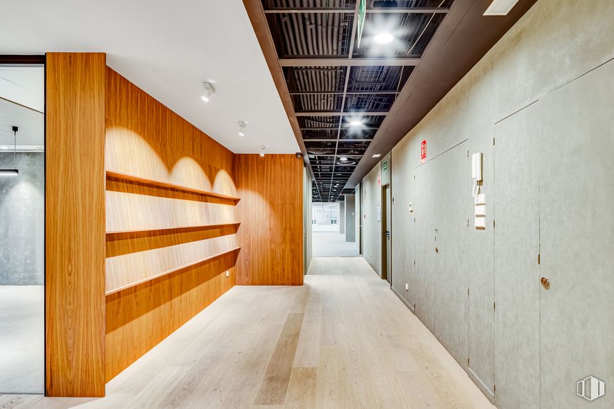 Oficina en alquiler en Calle Eucalipto, 25, Chamartín, Madrid, 28016 con edificio, madera, diseño de interiores, pavimento, piso, pasillo, accesorio, madera, techo y espacio alrededor