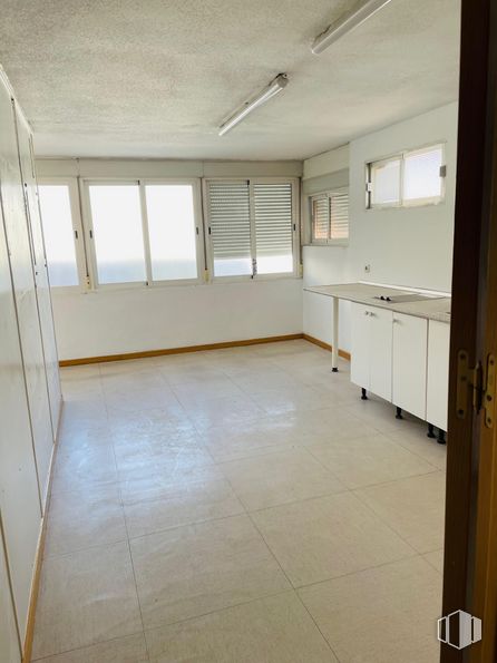 Industrial for rent at Calle Ventalama, Toledo, 45007 with cabinetry, lighting, window, building, fixture, wood, interior design, floor, hall and flooring around