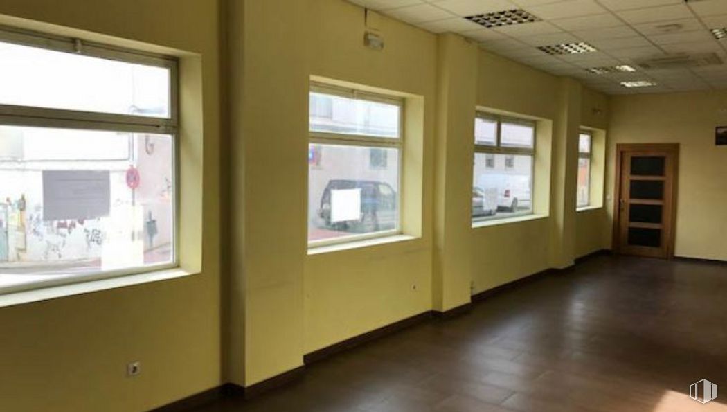 Retail for sale & for rent at Zona Fausto Culebras, Cuenca, 16004 with window, building, fixture, wood, shade, flooring, floor, hall, hardwood and house around