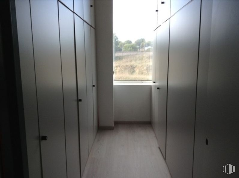 Oficina en venta en Edificio Oficant, Ronda Poniente, 15, Tres Cantos, Madrid, 28760 con ventana, puerta, cielo, accesorio, suelo, madera, material compuesto, suelos, edificio y tintes y matices alrededor