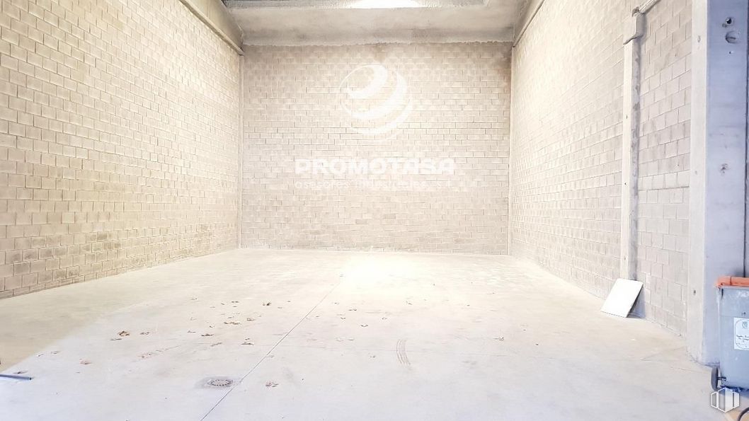 Industrial for rent at Zona Rivas Futura, Rivas-Vaciamadrid, Madrid, 28529 with wood, floor, flooring, house, ceiling, concrete, composite material, symmetry, building and plaster around