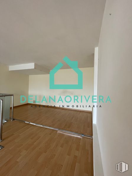 Oficina en venta en Calle Perú, Las Rozas de Madrid, Madrid, 28290 con cama, escaleras, pintura, madera, diseño de interiores, suelo, piso, rectángulo, edificio y accesorio alrededor