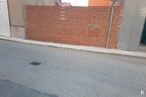 Land for sale at Zona centro, Lillo, Toledo, 45870 with wall, brick, brickwork, composite material, sidewalk, concrete, building material, tar, paint and cement around