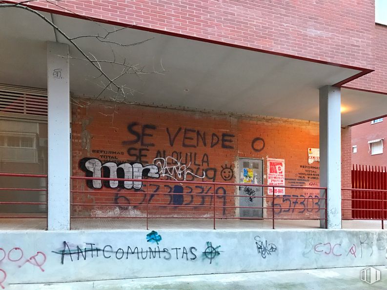 Local en alquiler en Avenida Mar Mediterráneo, 127, Valdemoro, Madrid, 28340 con escritura a mano, ladrillo, albañilería, accesorio, fuente, pared, línea, pintura, fachada y arte alrededor