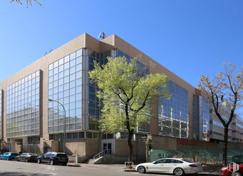 Oficina en alquiler en Edificio Diapasón D1-D2, Calle Julián Camarillo, 29, San Blas - Canillejas, Madrid, 28037 con edificio, cielo, tiempo de día, propiedad, árbol, diseño urbano, bloque de pisos, condominio, vecindario y edificio comercial alrededor