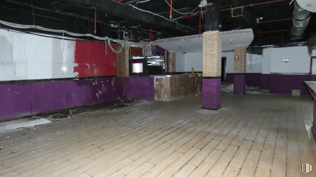 Retail for sale & for rent at Centro Comercial La Rotonda, Plaza Toro, 1, Tres Cantos, Madrid, 28760 with purple, flooring, floor, wood, hall, magenta, building, gas, event and electricity around