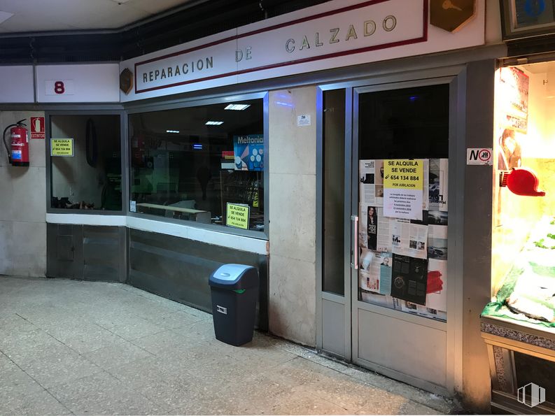 Retail for sale & for rent at Calle Marquesa de Torrecilla, 4, Ciudad Lineal, Madrid, 28027 with waste container, door, fixture, waste containment, gas, building, machine, signage, facade and recycling bin around