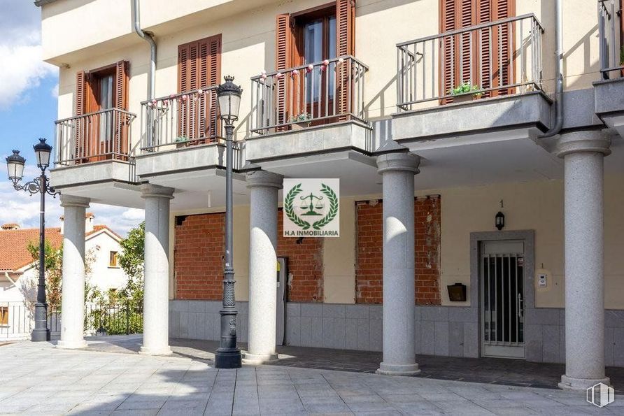 Retail for sale at Centro, Venturada, Madrid, 28729 with door, building, property, plant, window, cloud, fixture, house, sky and facade around