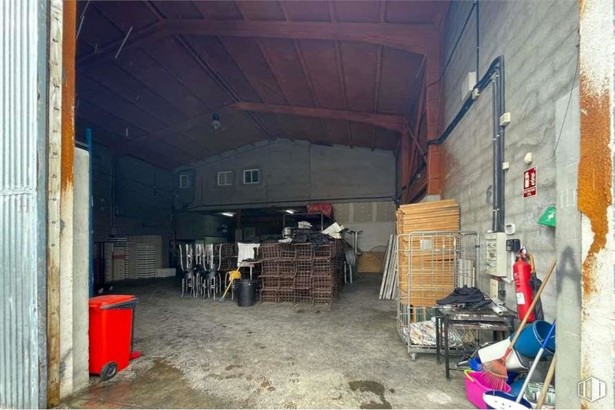 Nave en venta en Polígono Industrial, Moralzarzal, Madrid, 28411 con contenedor de basura, madera, edificio, piso, gas, asfalto, ingeniería, suelo, material compuesto y albañilería alrededor