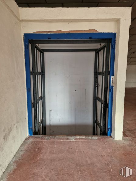 Nave en alquiler y venta en Avenida Naciones, Illescas, Toledo, 45200 con puerta, accesorio, madera, material compuesto, tintes y sombras, hormigón, material de construcción, gas, simetría y arco alrededor