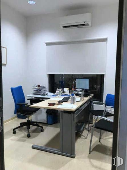 Industrial for sale & for rent at Zona Getafe, Getafe, Madrid, 28906 with chair, desk, furniture, office chair, office equipment, table, interior design, flooring, electronic device and office supplies around