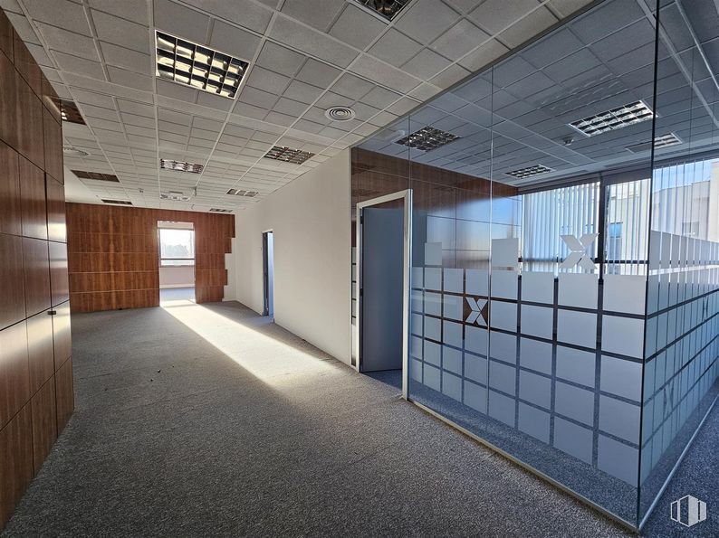 Oficina en venta en Calle Hermanos García Noblejas, 37 A, San Blas - Canillejas, Madrid, 28037 con accesorio, edificio, suelos, interiorismo, suelo, hall, techo, puerta, material compuesto y edificio comercial alrededor