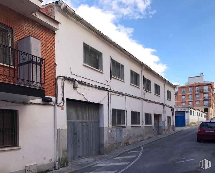 Industrial for sale at Calle Andrés Martínez, 23, Aranjuez, Madrid, 28300 with car, window, building, door, sky, cloud, fixture, vehicle, urban design and asphalt around