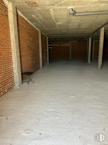 Local en alquiler y venta en Calle María Mercedes de Borbón, 96, Hortaleza, Madrid, 28055 con madera, suelo, suelos, albañilería, edificio, ladrillo, material de construcción, material compuesto, hormigón y casa alrededor