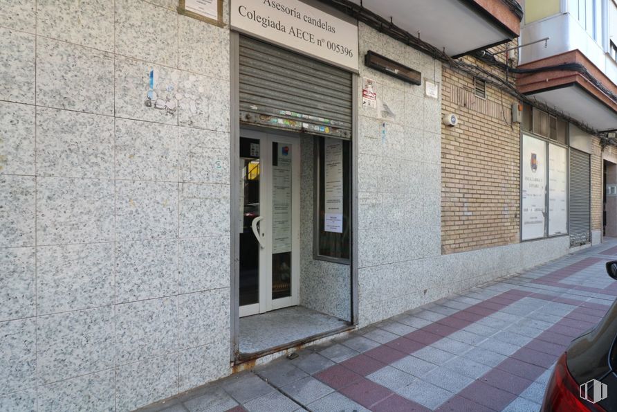 Local en venta en Calle Maestro Bretón, Getafe, Madrid, 28904 con coche, accesorio, pared, ventana, superficie de la carretera, gas, puerta, fachada, ladrillo y acera alrededor