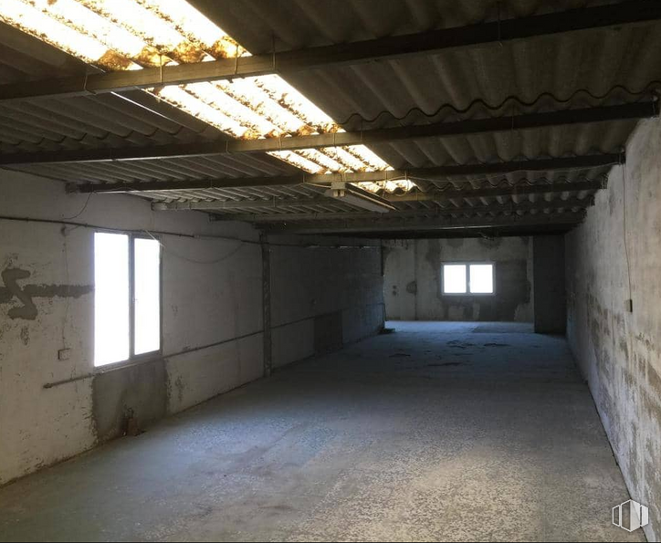 Industrial for sale at Calle Colmena, 8, San Martín de Valdeiglesias, Madrid, 28680 with window, property, building, wood, hall, shade, floor, beam, fixture and road surface around