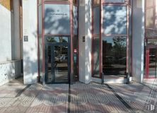 Retail for rent at Vía Dos Castillas, 9 C, Pozuelo de Alarcón, Madrid, 28223 with door, wood, fixture, interior design, building, floor, road surface, gas, facade and flooring around