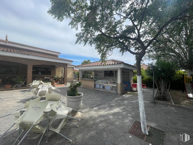 Local en venta en Calle Pizarro, 28, Huecas, Toledo, 45511 con silla, planta, cielo, sombra, edificio, árbol, nube, ocio, muebles de exterior y paisaje alrededor