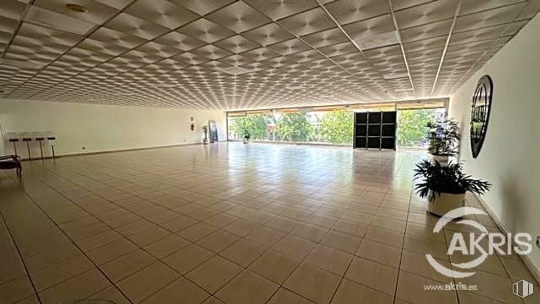 Nave en venta en Avenida Portugal, Talavera de la Reina, Toledo, 45600 con planta, propiedad, arquitectura, suelo, accesorio, suelos, línea, pared, material compuesto y techo alrededor