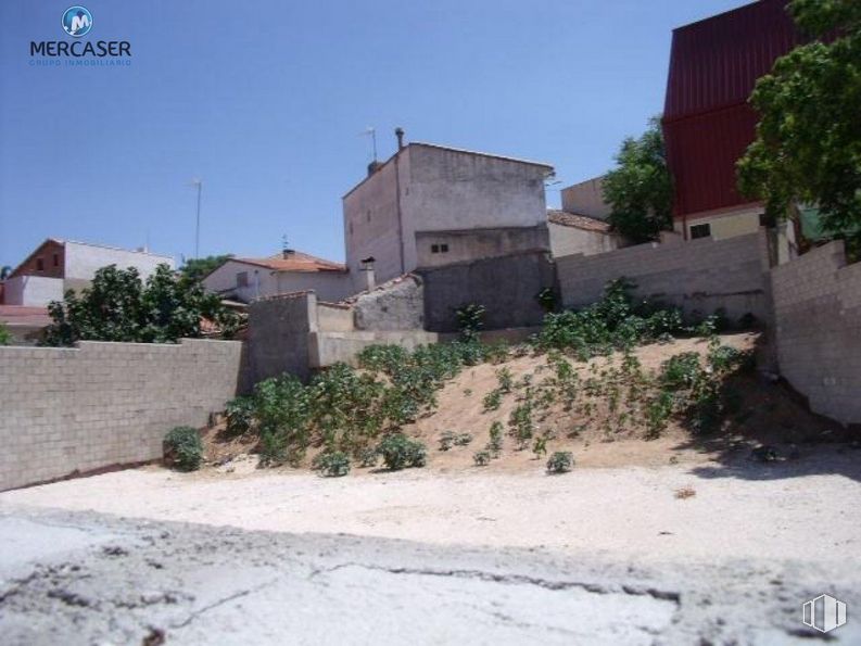 Land for sale at Zona Centro, Cabanillas del Campo, Guadalajara, 19171 with building, house, plant, sky, road surface, land lot, window, tree, urban design and residential area around