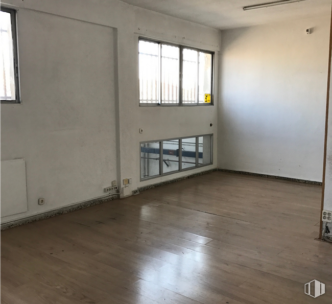 Nave en alquiler y venta en Calle Forja, 35, Torrejón de Ardoz, Madrid, 28850 con ventana, accesorio, pasillo, madera, diseño de interiores, piso, suelo, edificio, suelos laminados y bienes raíces alrededor