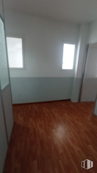 Oficina en alquiler en Calle Alcalá, San Blas - Canillejas, Madrid, 28022 con ventana, madera, suelos, sombra, interiorismo, accesorio, suelo, hall, suelo laminado y tinte para madera alrededor