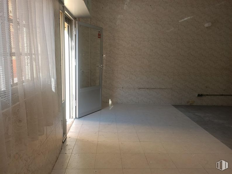 Local en venta en Calle Ruiz Alda, 43, Valdemoro, Madrid, 28342 con puerta, madera, arquitectura, suelos, suelo, edificio, hall, accesorio, casa y material compuesto alrededor